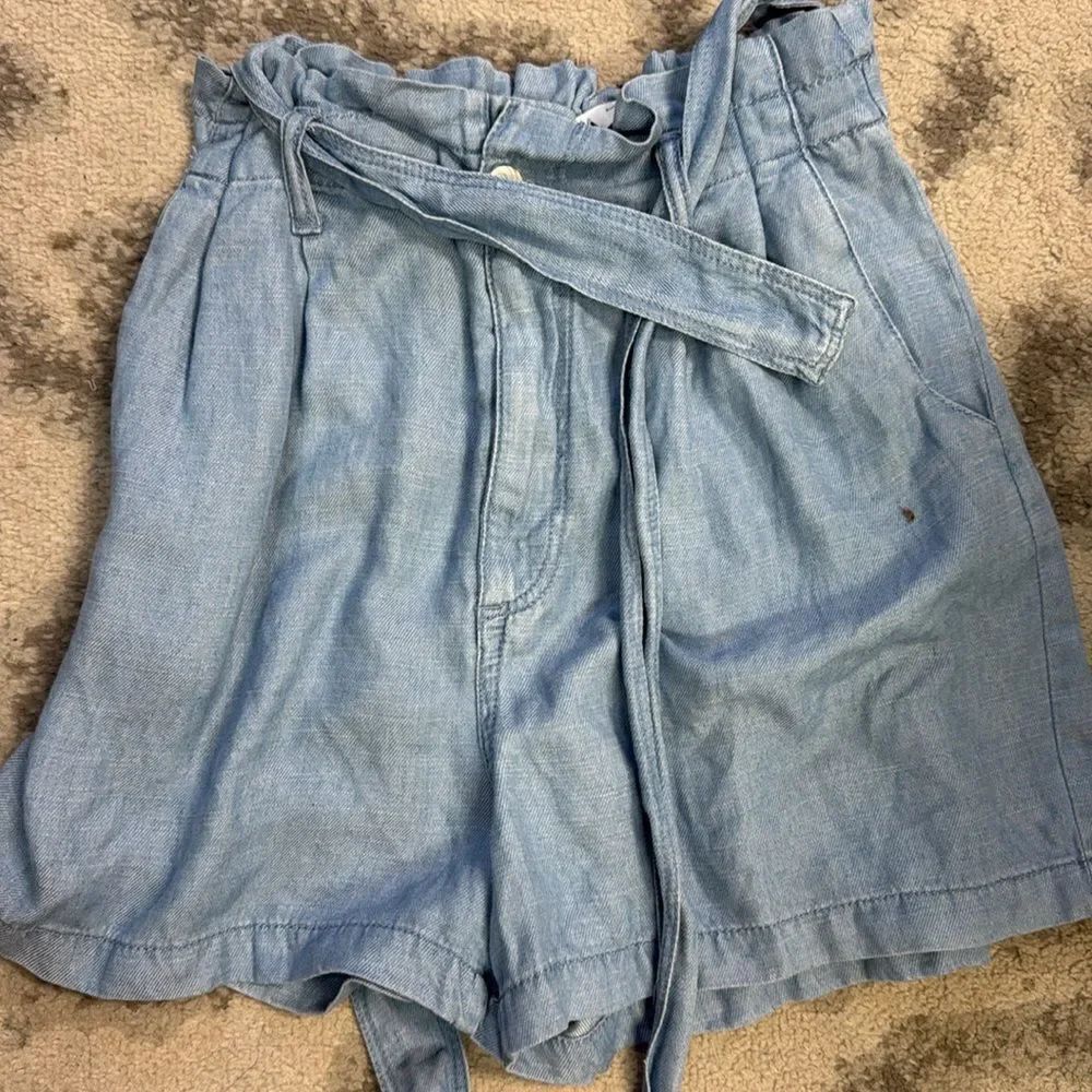 jean Shorts size medium ZARA - Excellent Conditon Shorts w Belt - Scrunch Waist